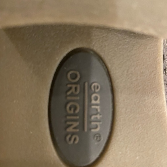 Earth Origins ruched suede side zip bootie size 7 - Picture 3 of 11